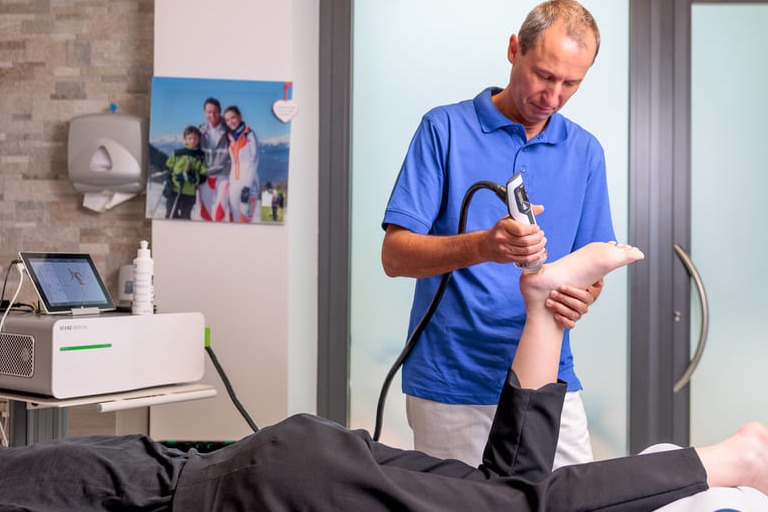 Fascite plantare: riconoscerla e trattarla con le onde d’urto focali